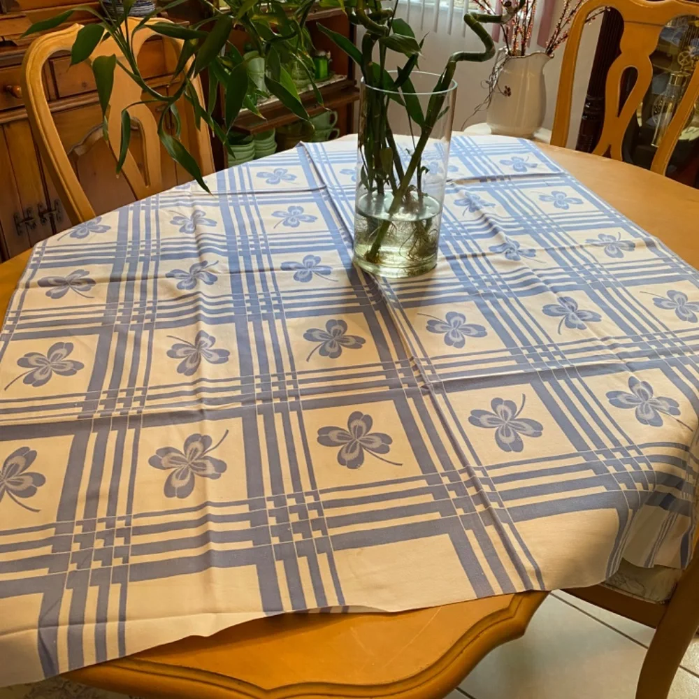 1950’s Vintage Tablecloth - Picture 2 of 2